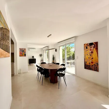 Maison Moderne, 4 Avec Piscine à Villa