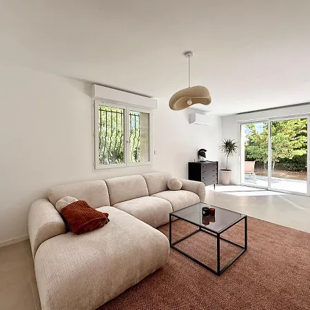 Maison Moderne, 4 Avec Piscine A *